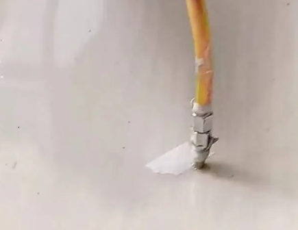 大兴瓷砖空鼓维修公司专业解答在瓷砖铺贴过程中，如果使用的砂料过粗（如全部使用了粗砂），可能会导致以下问题